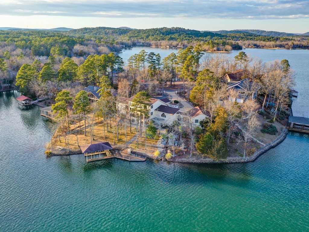 Homes for Sale in Hot Springs Village Near Lake Balboa CENTURY 21 H.S