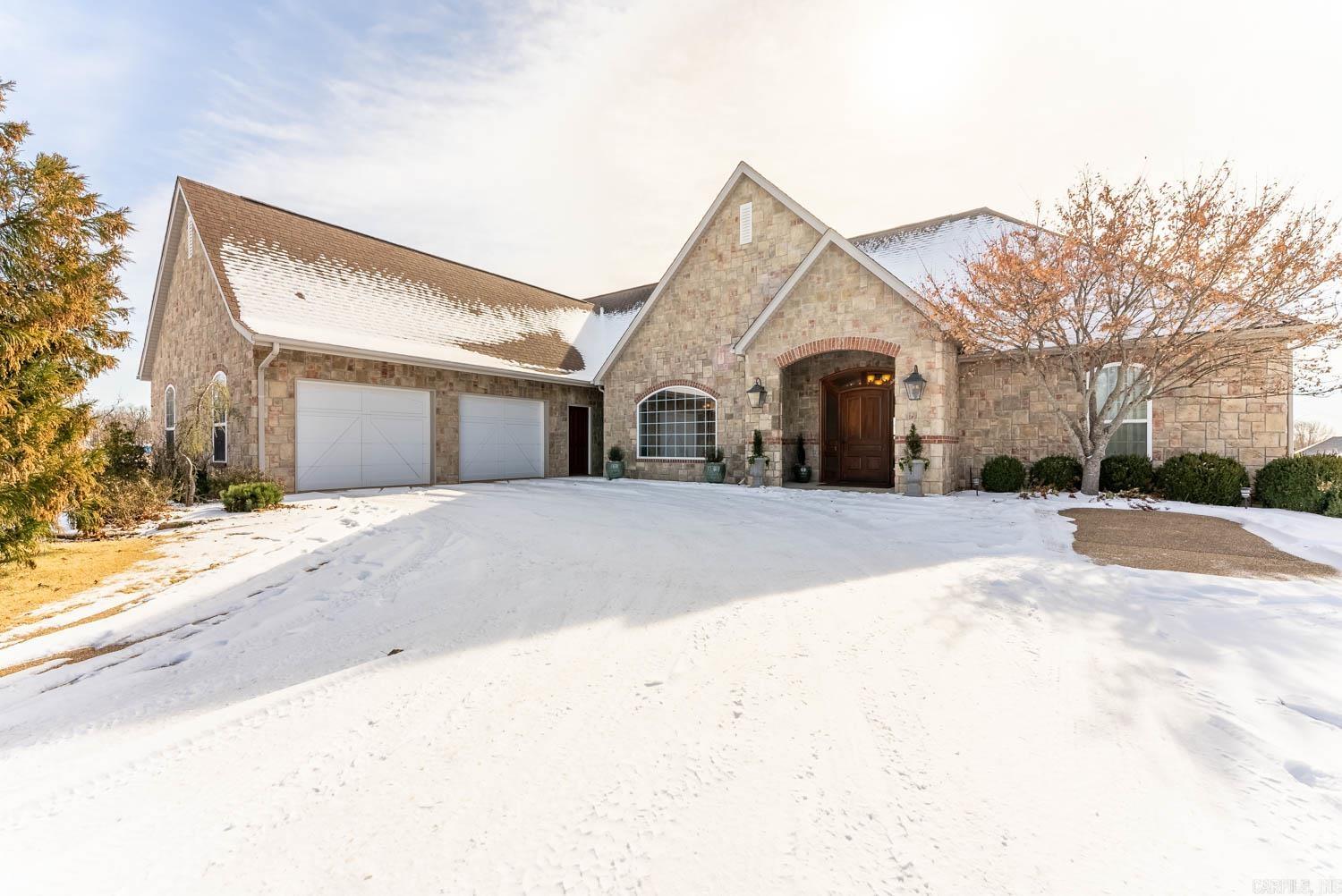 35 Riviera Court