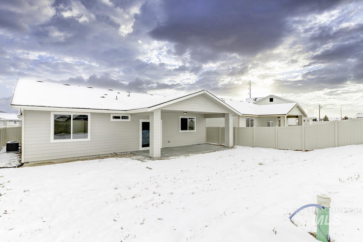 4909 N Basswood Ave., Meridian, Idaho 83646, 3 Bedrooms Bedrooms, ,2 BathroomsBathrooms,Residential,For Sale,4909 N Basswood Ave.,98848033