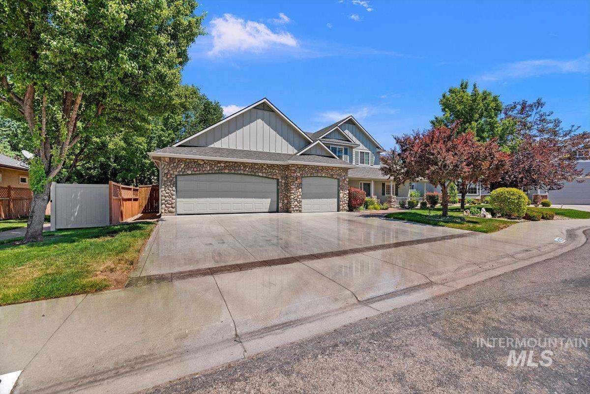 2706 E Mahoney St, Meridian, Idaho 83646, 5 Bedrooms Bedrooms, ,2.5 BathroomsBathrooms,Residential,For Sale,2706 E Mahoney St,98851828