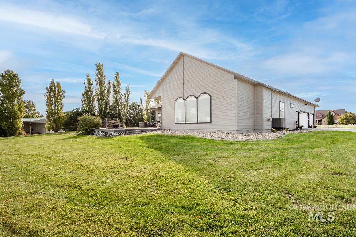 13228 Crescent Dr, Nampa, Idaho 83686-9194, 5 Bedrooms Bedrooms, ,3 BathroomsBathrooms,Residential,For Sale,13228 Crescent Dr,98862333