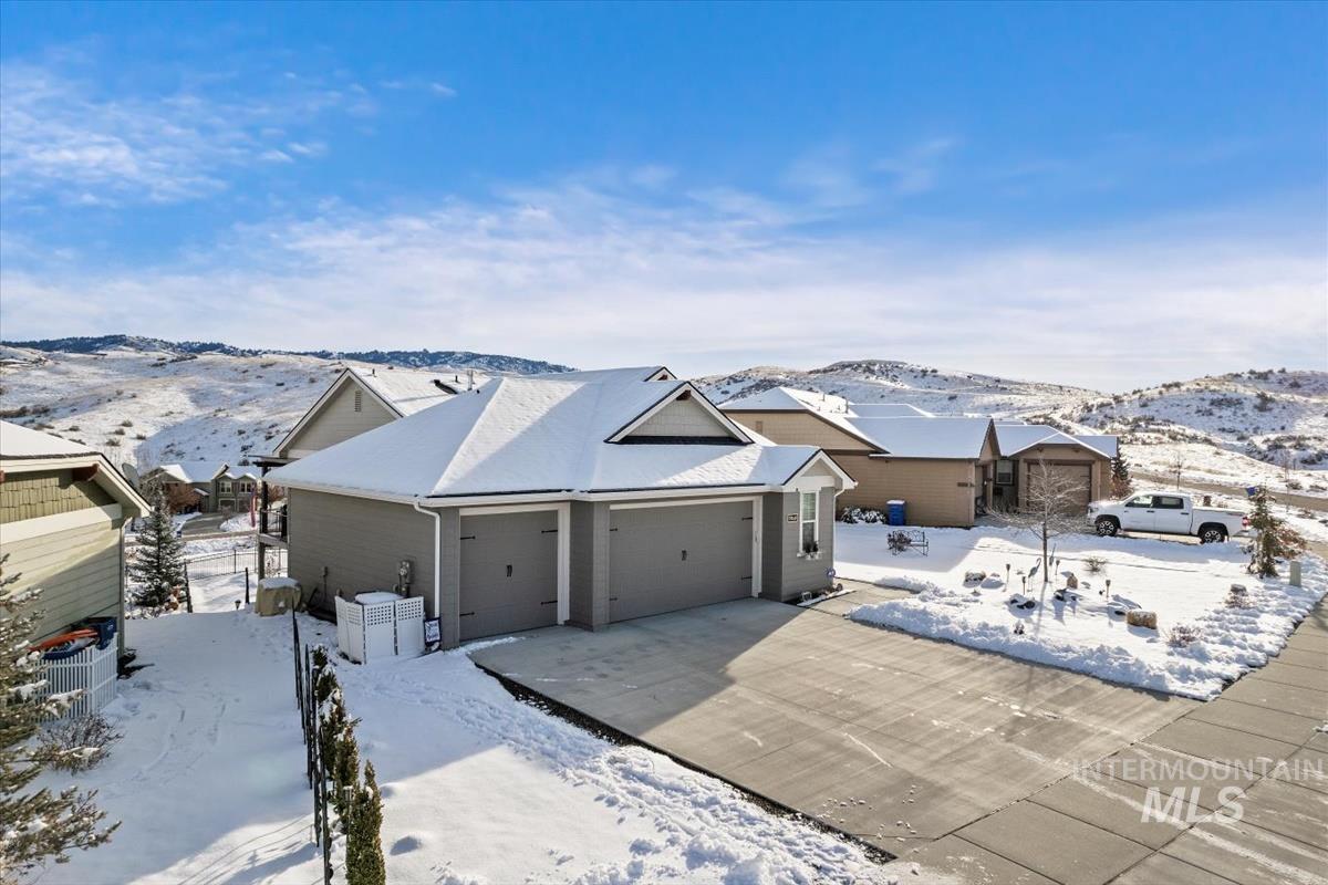 18240 N Goldenridge Way, Boise, Idaho 83714-8886, 3 Bedrooms Bedrooms, ,2.5 BathroomsBathrooms,Residential,For Sale,18240 N Goldenridge Way,98866748