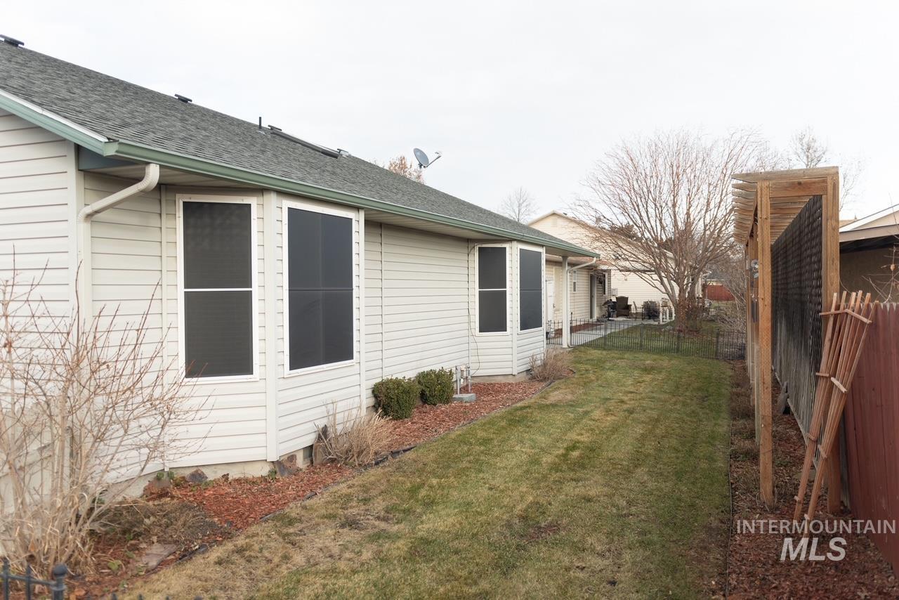 307 W Cornwall Dr., Nampa, Idaho 83651, 3 Bedrooms Bedrooms, ,2 BathroomsBathrooms,Residential,For Sale,307 W Cornwall Dr.,98866855