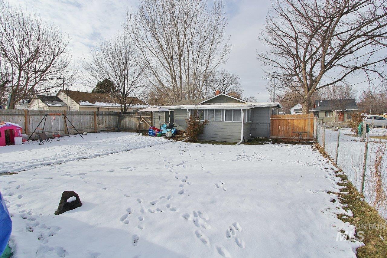 216 N 9th Ave, Nampa, Idaho 83687, 3 Bedrooms Bedrooms, ,2 BathroomsBathrooms,Residential,For Sale,216 N 9th Ave,98867507