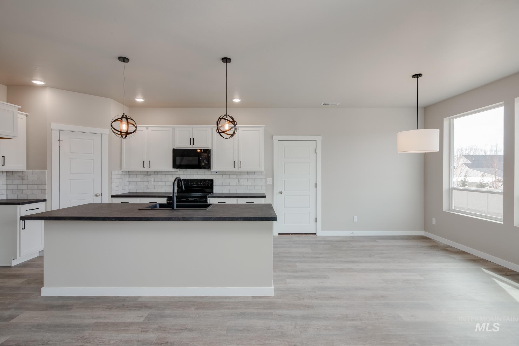 3009 N Bowknot Lake Ave, Star, Idaho 83669, 4 Bedrooms Bedrooms, ,2.5 BathroomsBathrooms,Residential,For Sale,3009 N Bowknot Lake Ave,98867565