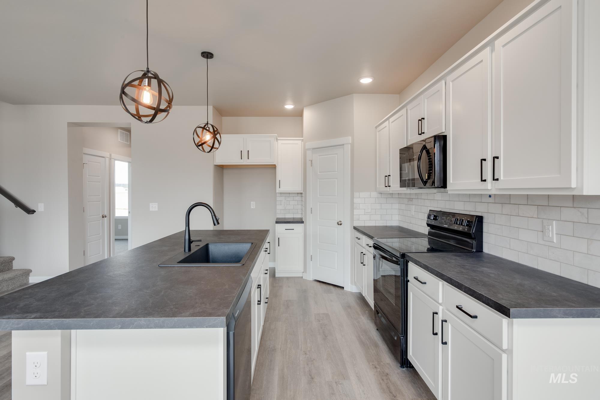 3009 N Bowknot Lake Ave, Star, Idaho 83669, 4 Bedrooms Bedrooms, ,2.5 BathroomsBathrooms,Residential,For Sale,3009 N Bowknot Lake Ave,98867565