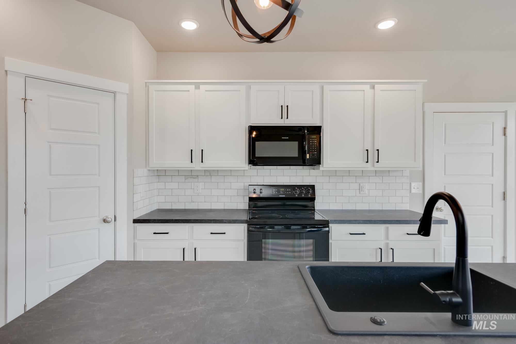 3009 N Bowknot Lake Ave, Star, Idaho 83669, 4 Bedrooms Bedrooms, ,2.5 BathroomsBathrooms,Residential,For Sale,3009 N Bowknot Lake Ave,98867565