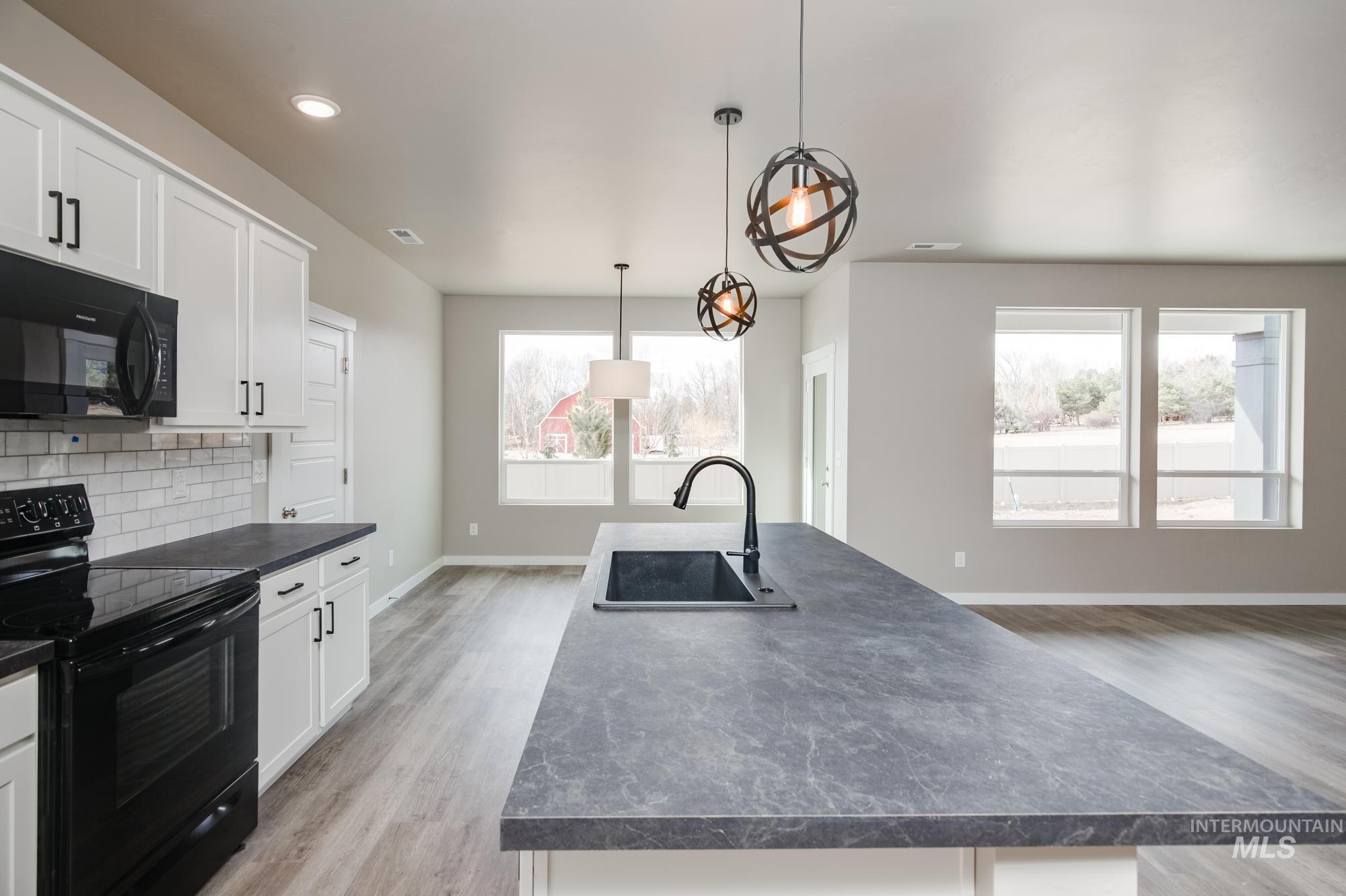 3009 N Bowknot Lake Ave, Star, Idaho 83669, 4 Bedrooms Bedrooms, ,2.5 BathroomsBathrooms,Residential,For Sale,3009 N Bowknot Lake Ave,98867565