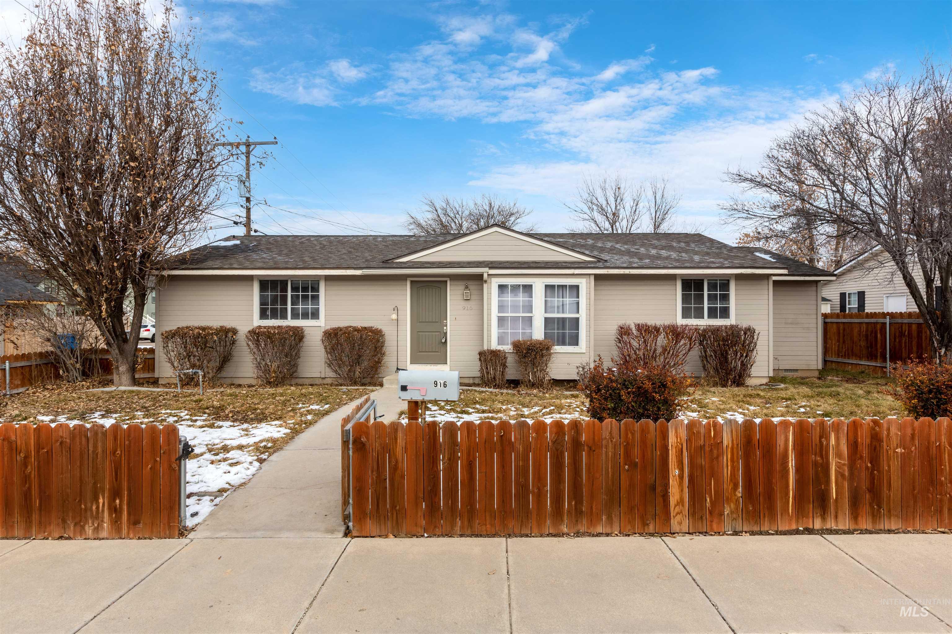 916 E Clark Ave, Nampa, Idaho 83686, 2 Bedrooms Bedrooms, ,2 BathroomsBathrooms,Residential,For Sale,916 E Clark Ave,98867601