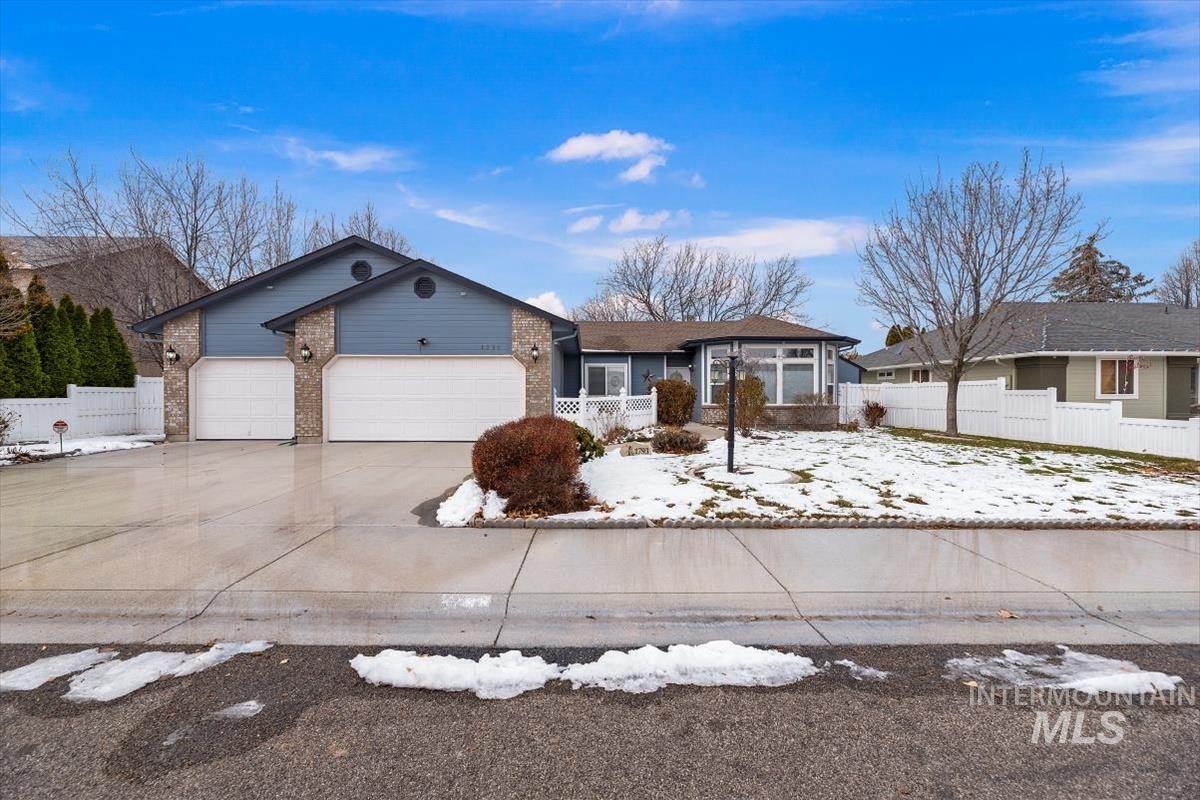 1793 S Swan Ave, Meridian, Idaho 83642, 4 Bedrooms Bedrooms, ,2 BathroomsBathrooms,Residential,For Sale,1793 S Swan Ave,98867635