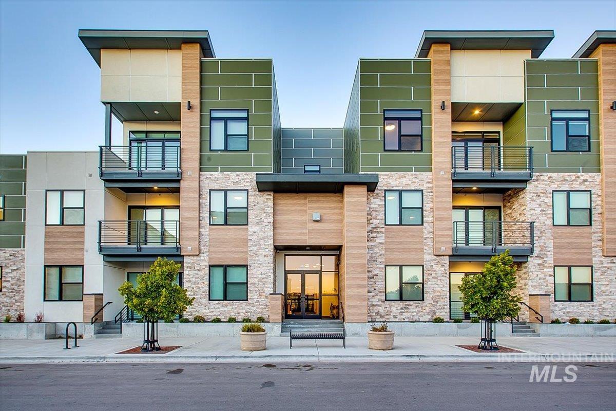 3928 E Haystack St # 205, Boise, Idaho 83716, 1 Bedroom Bedrooms, ,1 BathroomBathrooms,Residential,For Sale,3928 E Haystack St # 205,98867638