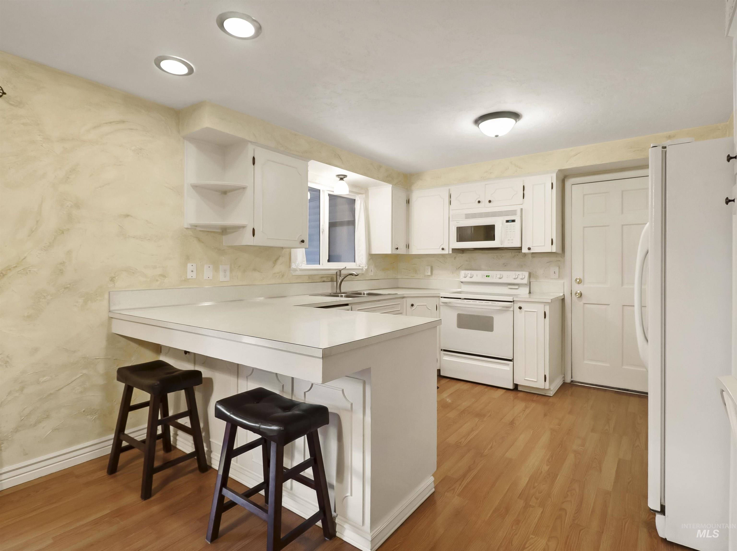 8828 W Goddard Pl, Boise, Idaho 83704, 5 Bedrooms Bedrooms, ,2 BathroomsBathrooms,Residential,For Sale,8828 W Goddard Pl,98867691