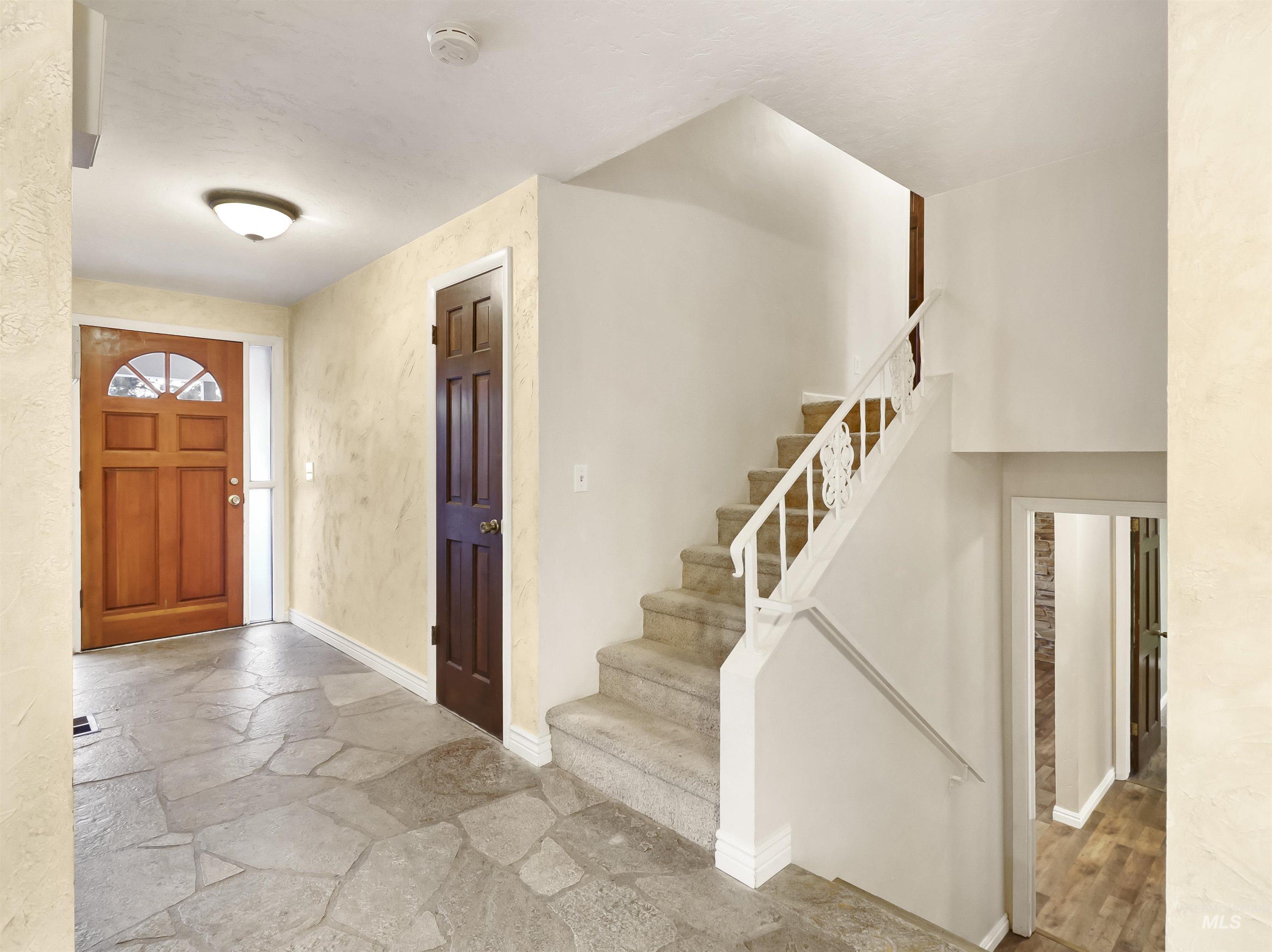 8828 W Goddard Pl, Boise, Idaho 83704, 5 Bedrooms Bedrooms, ,2 BathroomsBathrooms,Residential,For Sale,8828 W Goddard Pl,98867691