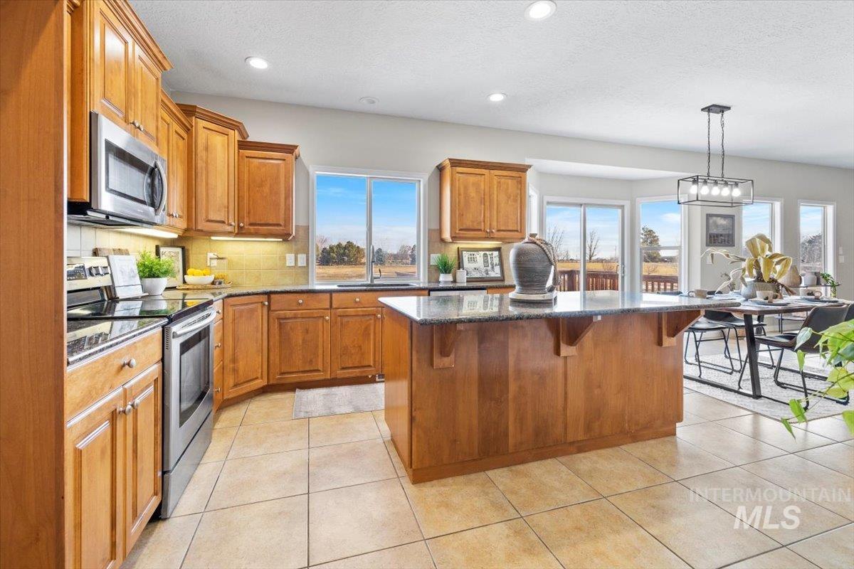 25404 Arroyo Ct, Caldwell, Idaho 83607, 5 Bedrooms Bedrooms, ,3.5 BathroomsBathrooms,Residential,For Sale,25404 Arroyo Ct,98867711