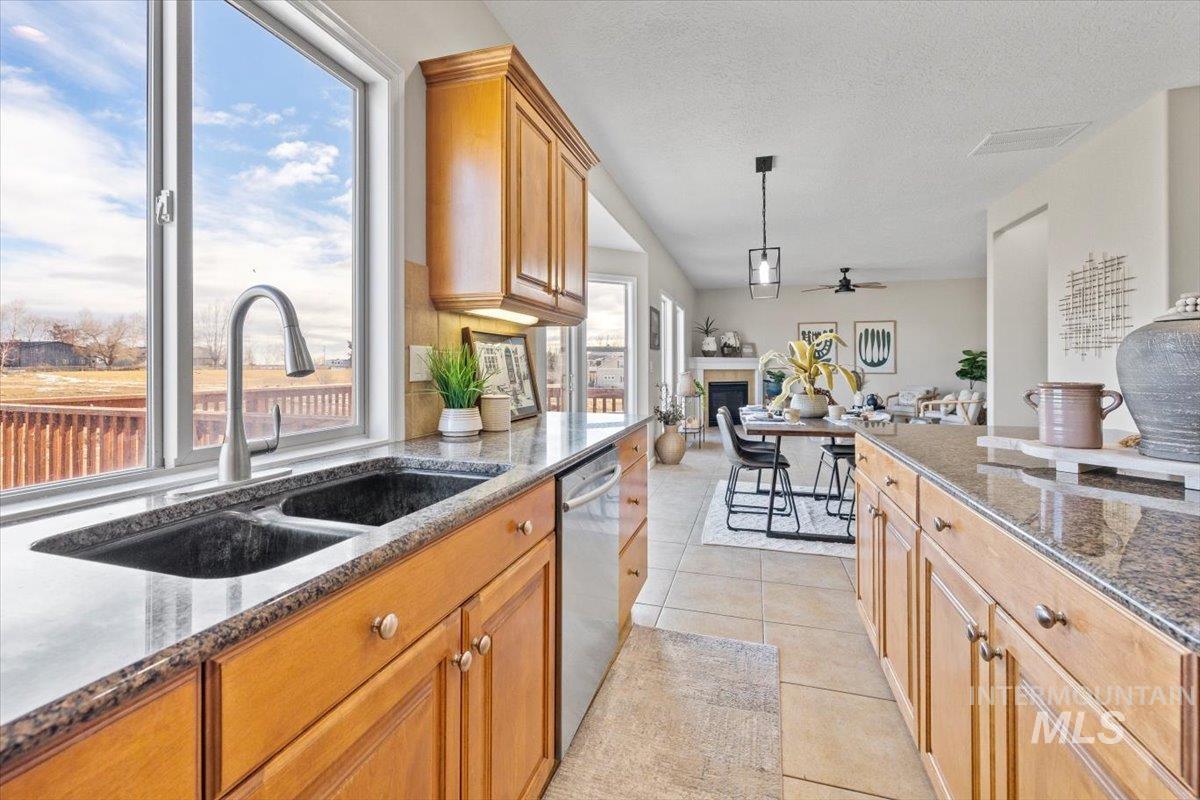 25404 Arroyo Ct, Caldwell, Idaho 83607, 5 Bedrooms Bedrooms, ,3.5 BathroomsBathrooms,Residential,For Sale,25404 Arroyo Ct,98867711