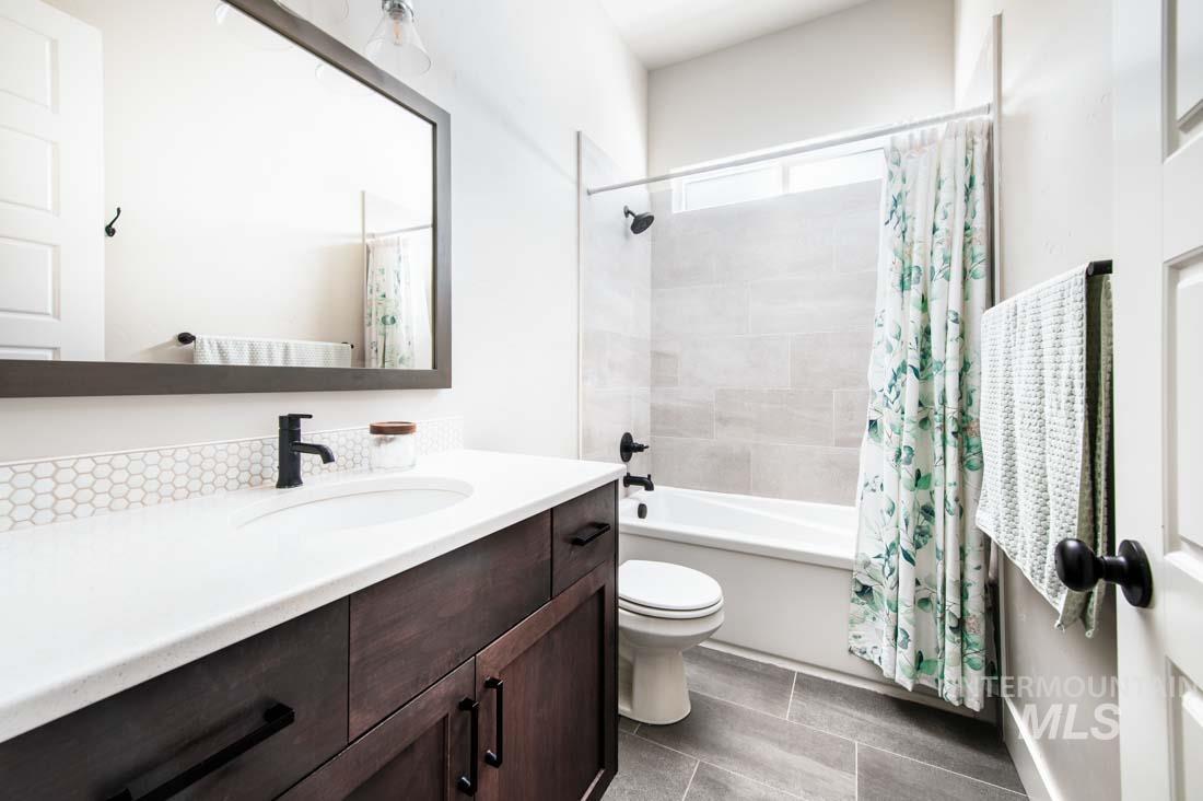8351 W Brooks Dr, Boise, Idaho 83714, ,3 BathroomsBathrooms,Rental,For Sale,8351 W Brooks Dr,98867740