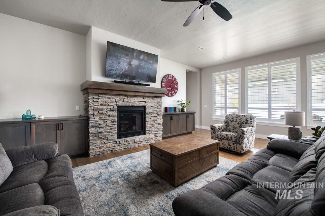 8351 W Brooks Dr, Boise, Idaho 83714, ,3 BathroomsBathrooms,Rental,For Sale,8351 W Brooks Dr,98867740