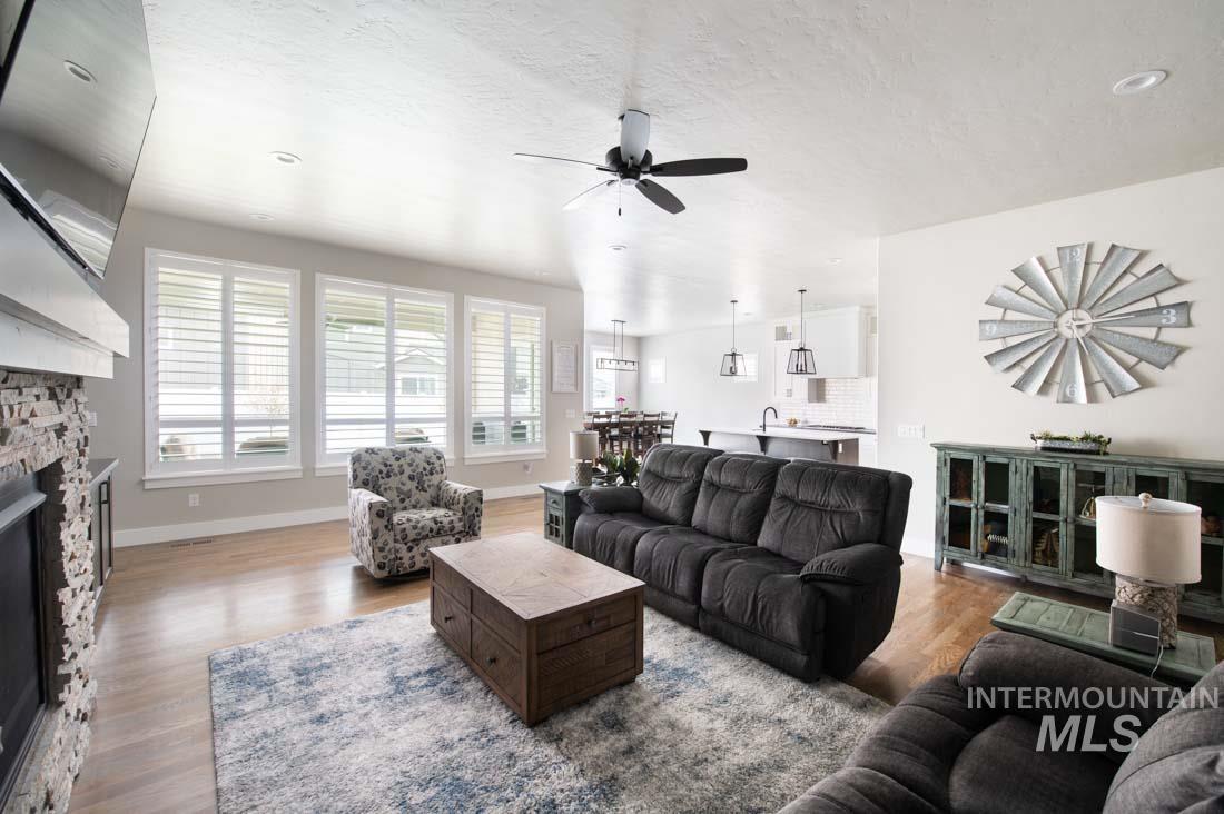 8351 W Brooks Dr, Boise, Idaho 83714, ,3 BathroomsBathrooms,Rental,For Sale,8351 W Brooks Dr,98867740
