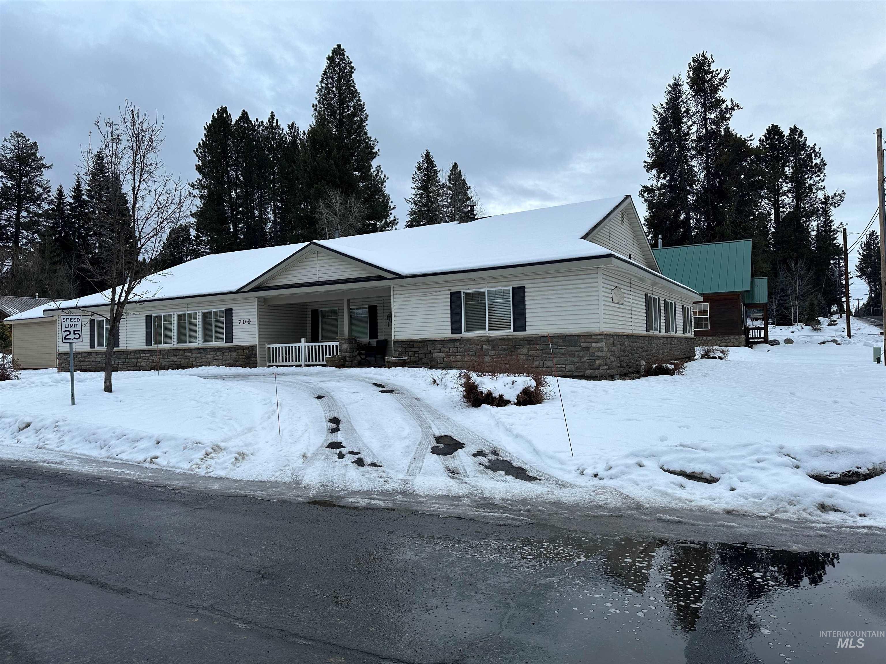 700 Reedy Ln, McCall, Idaho 83638, 8 Bedrooms, 10 Rooms, Business/Commercial For Sale, Price $1,559,000,MLS 98906333