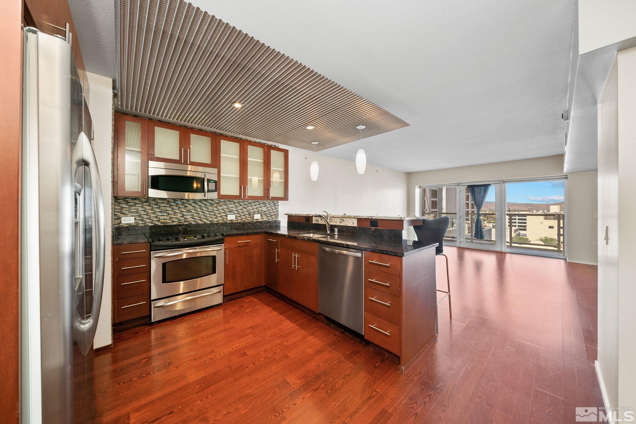 Photo #2: 240002225 Listing 