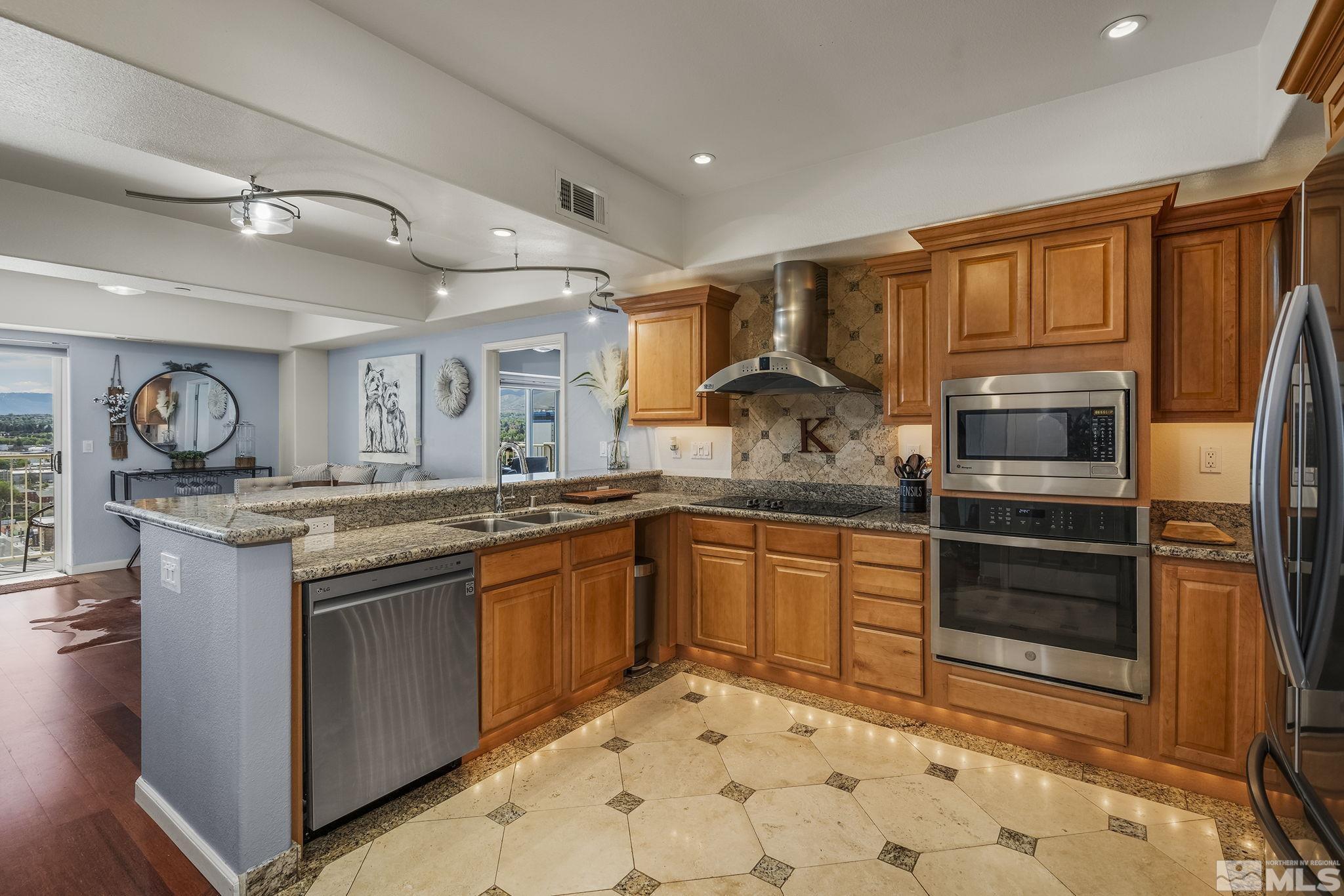 Photo #3: 240004761 Listing 