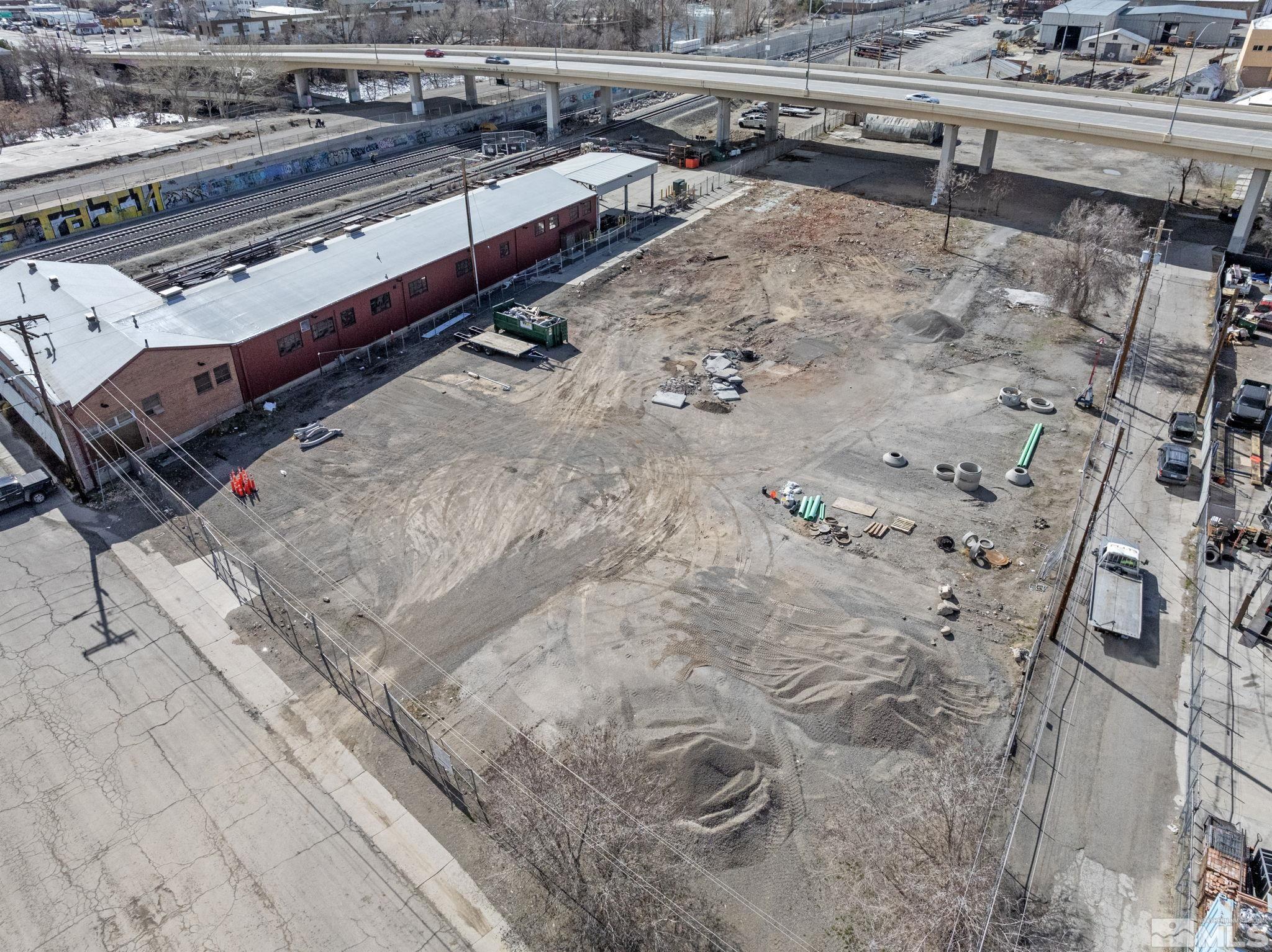 802 E 4th St.