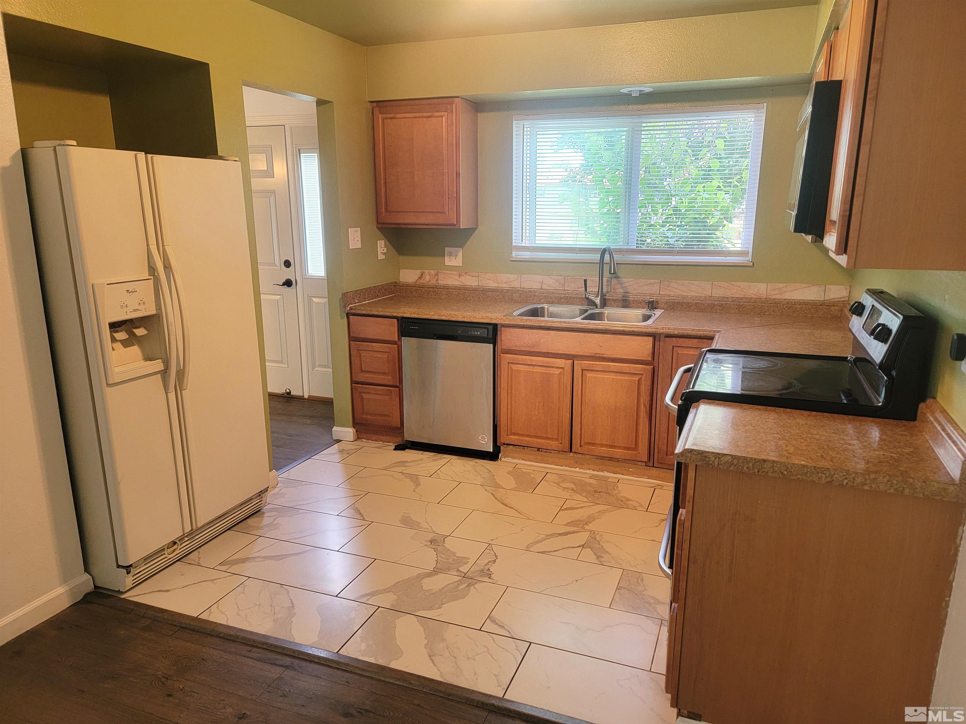 Photo #8: 240007829 Listing 