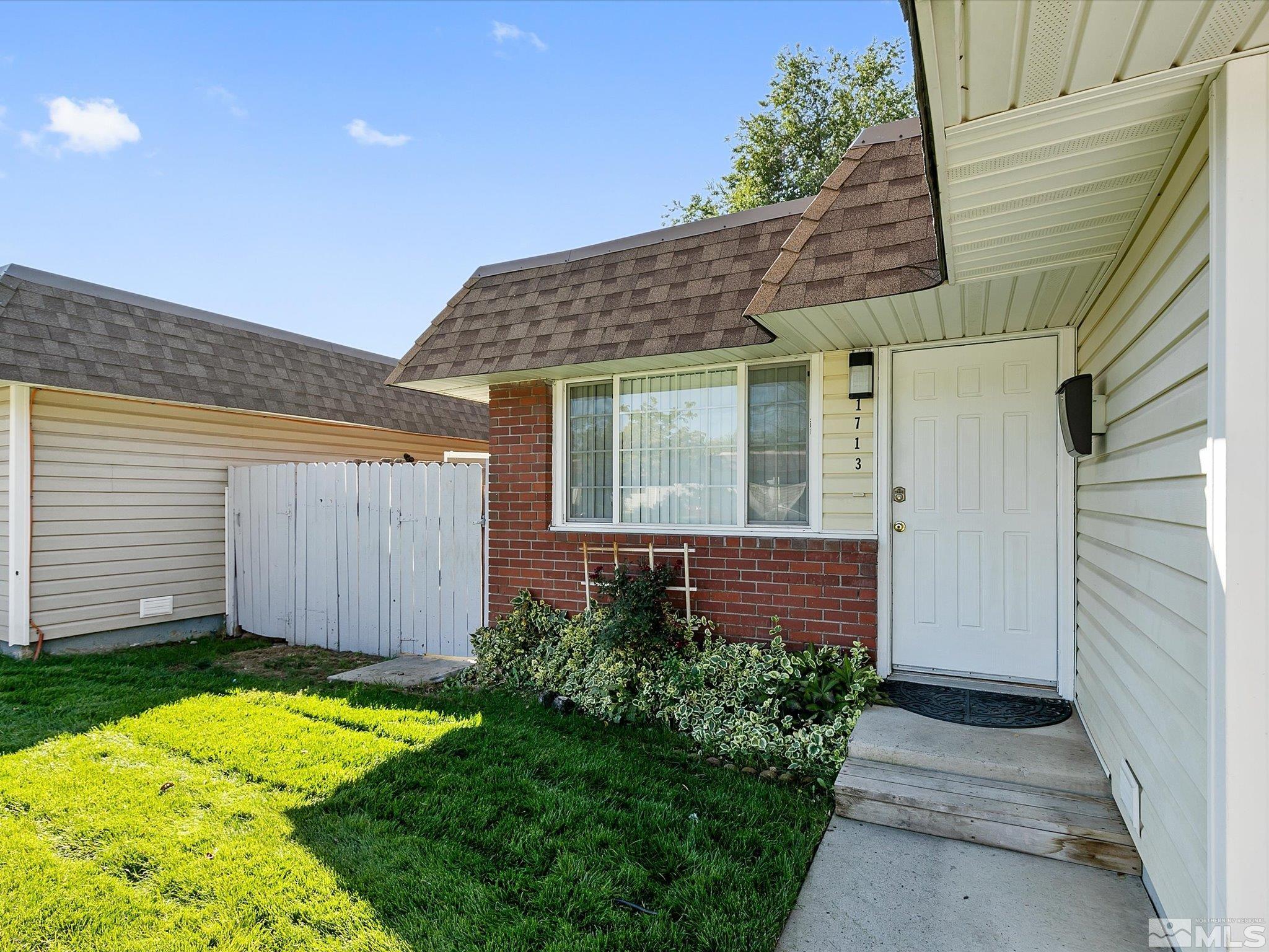 Photo #2: 240012915 Listing 