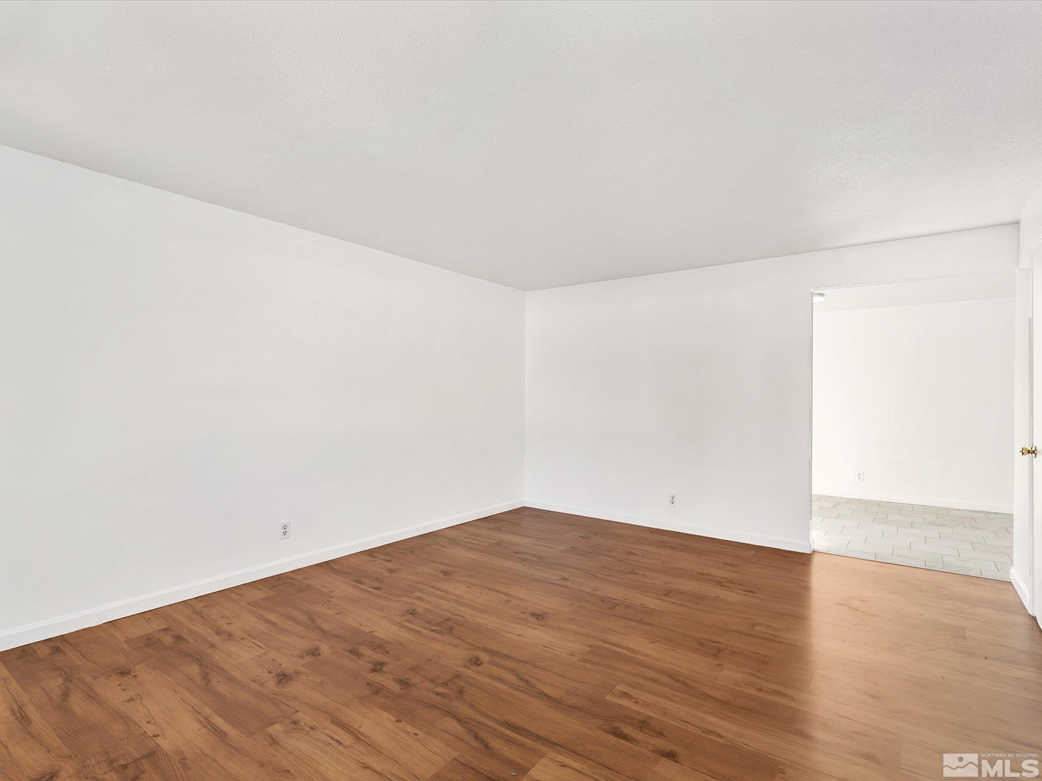 Photo #3: 240012915 Listing 