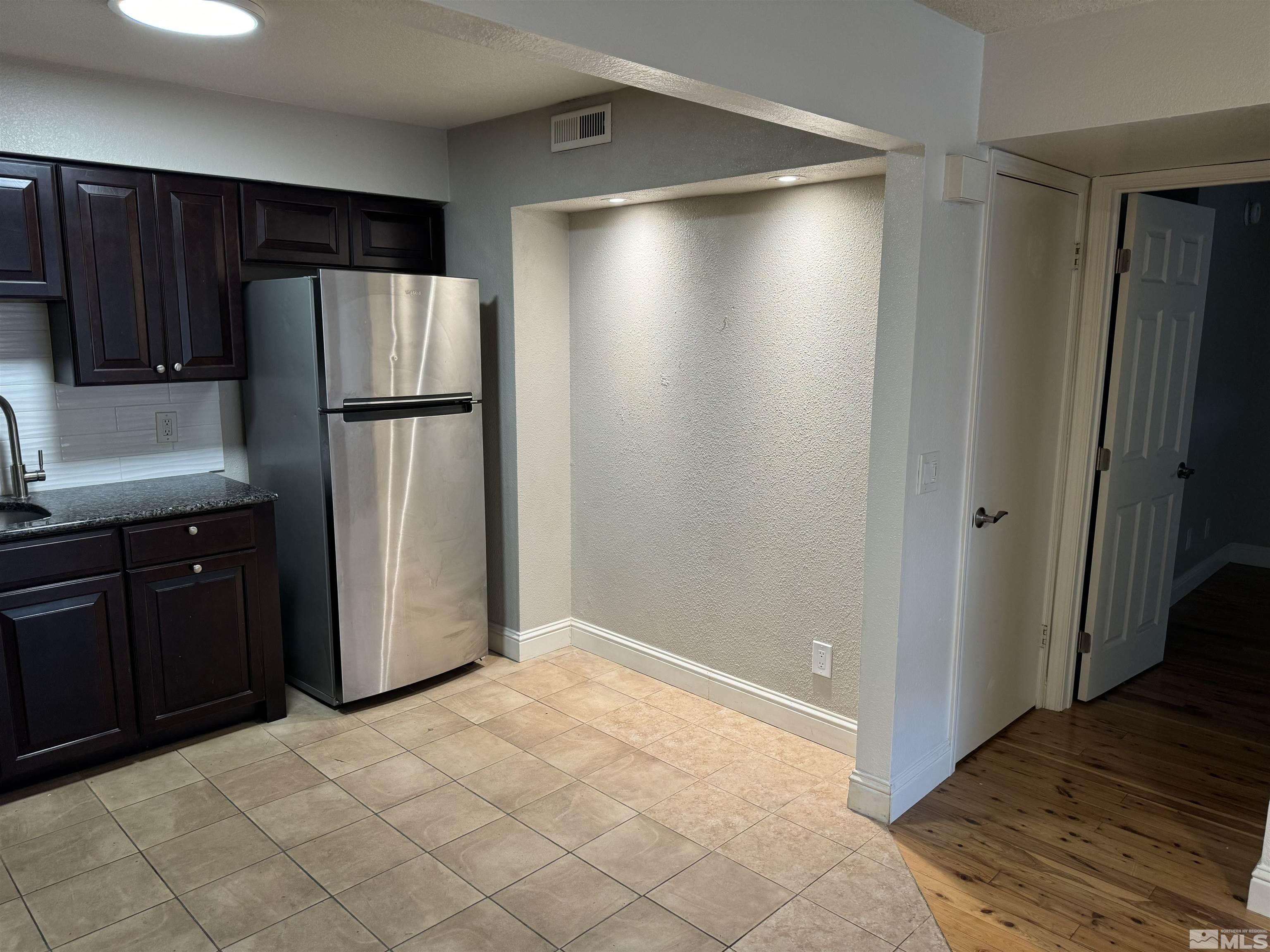 Photo #2: 240013411 Listing 