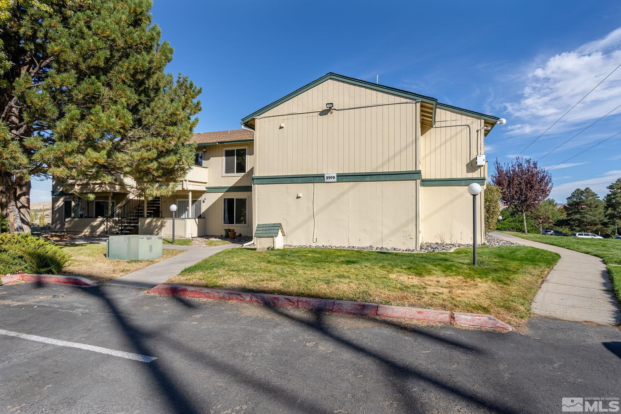 Browse active condo listings in Reno North