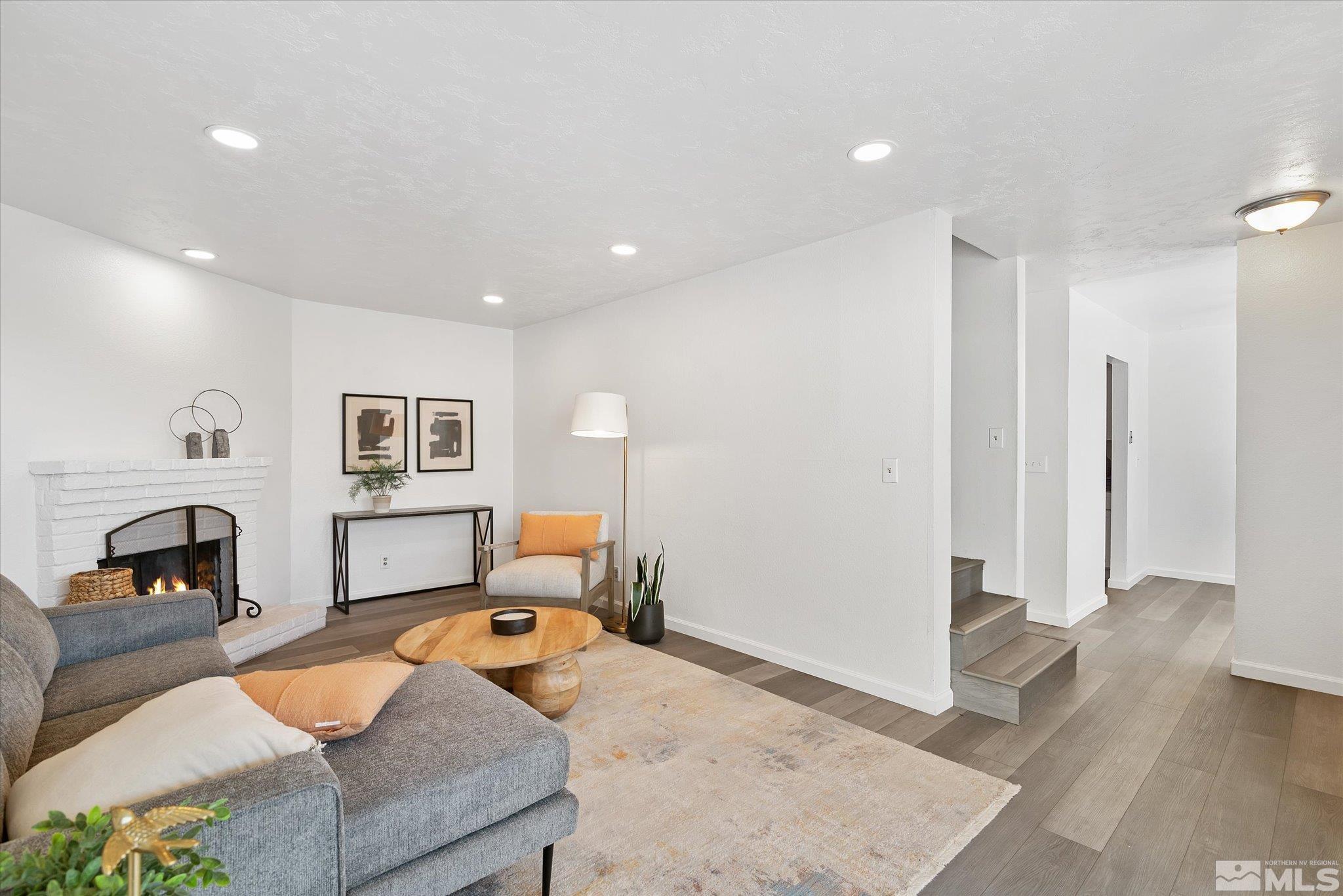 Photo #2: 240013683 Listing 