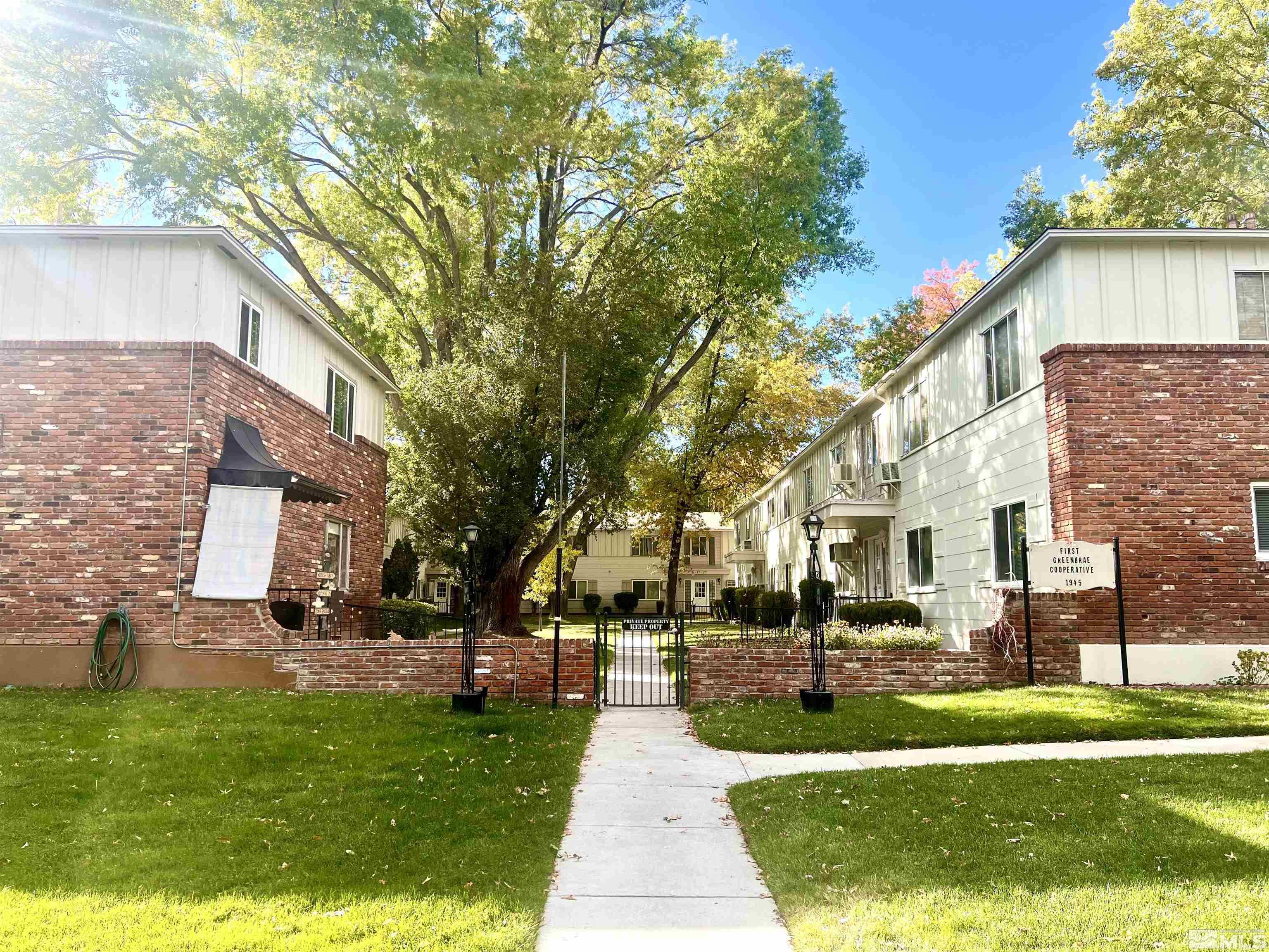 Browse active condo listings in FIRST GREENBRAE
