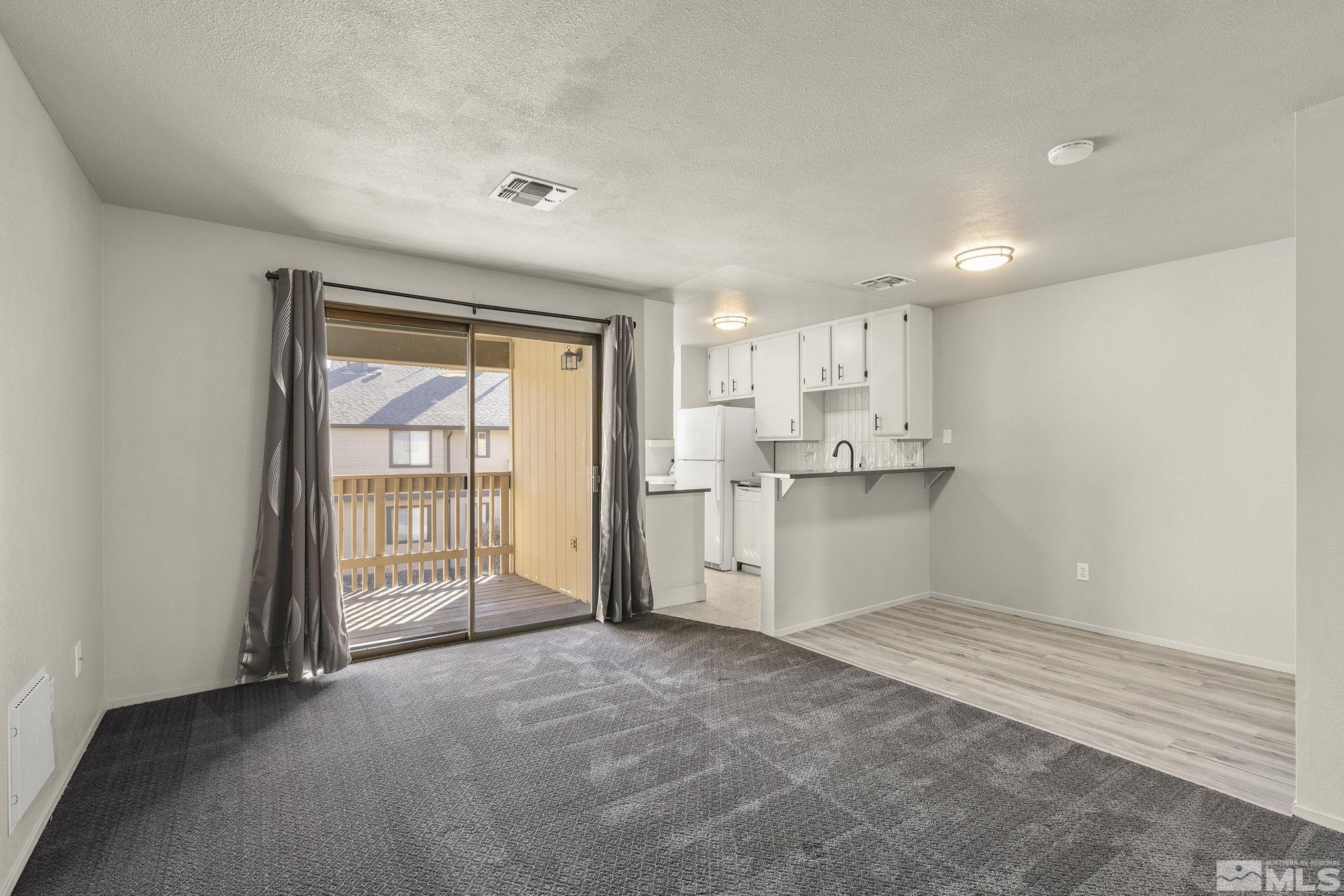 Photo #3: 240015097 Listing 