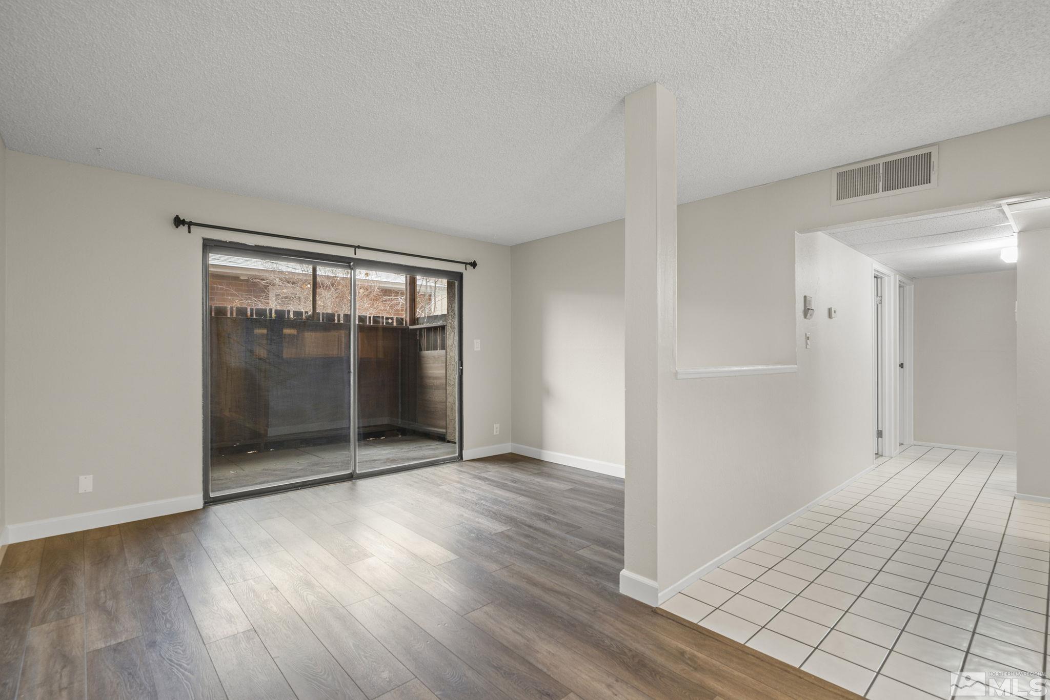 Photo #2: 240015657 Listing 