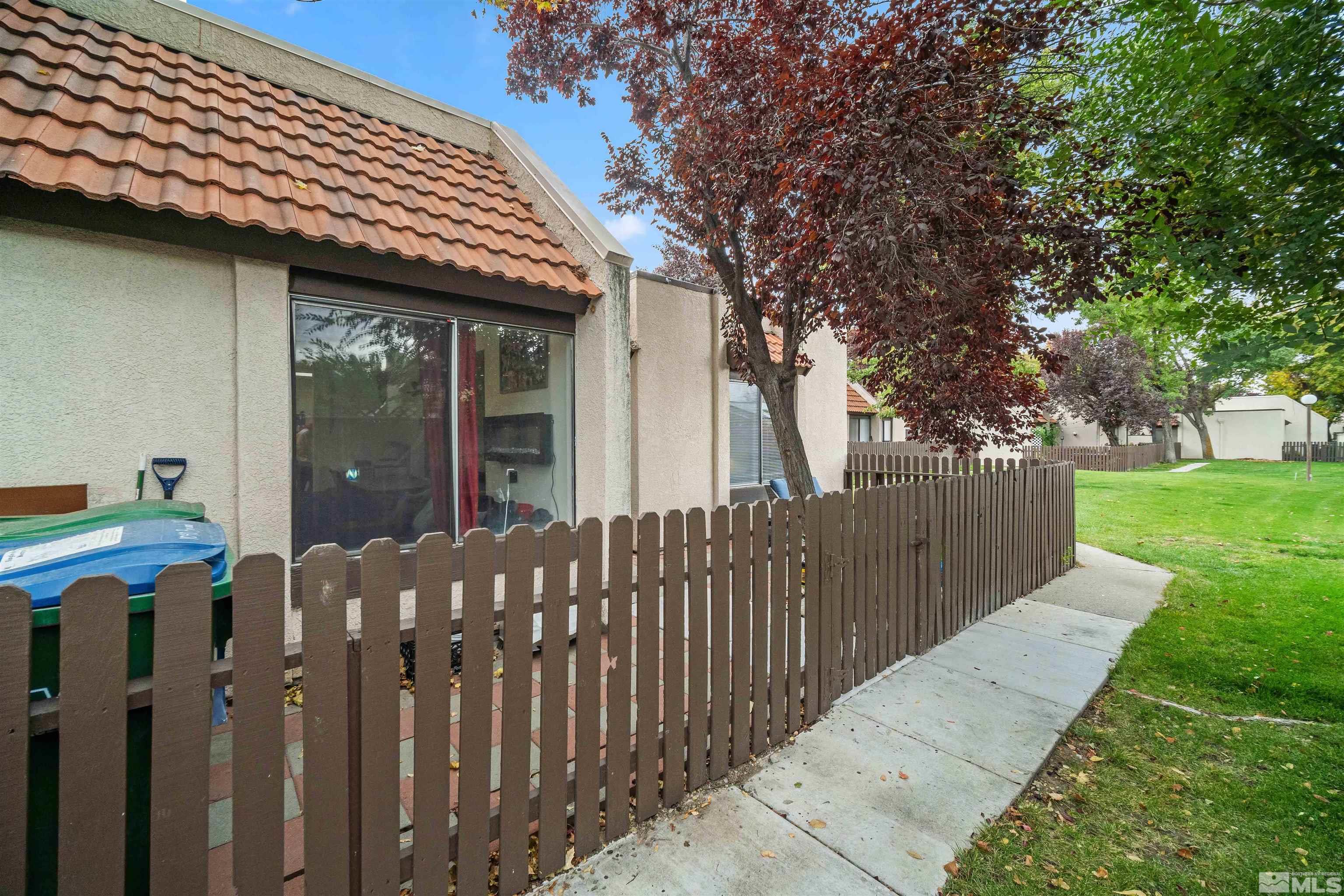 Photo #2: 250000285 Listing 