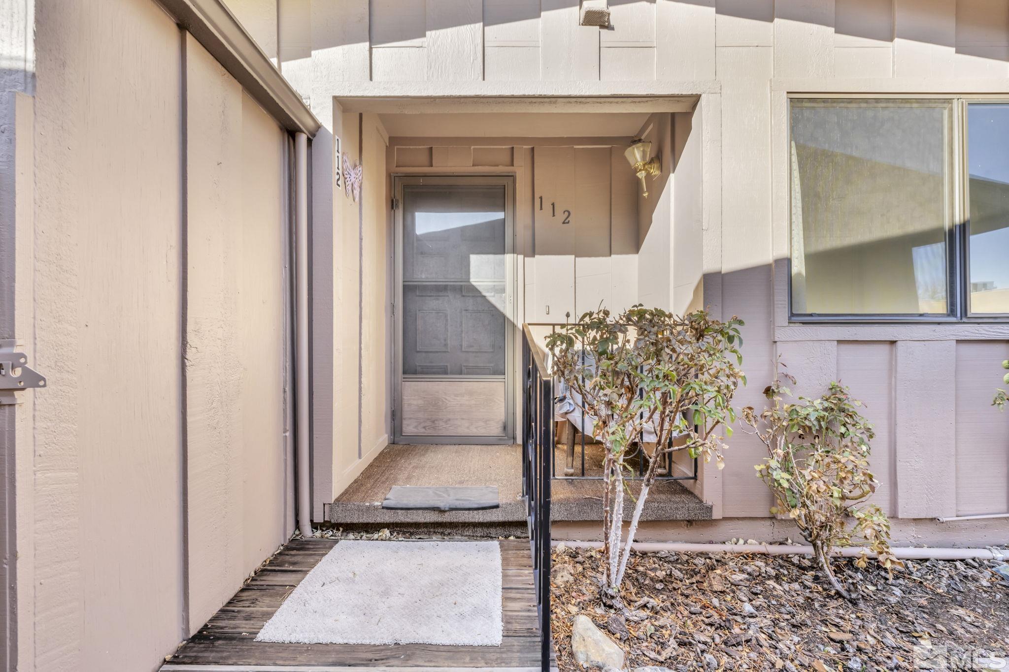 Browse active condo listings in LAKE GLEN