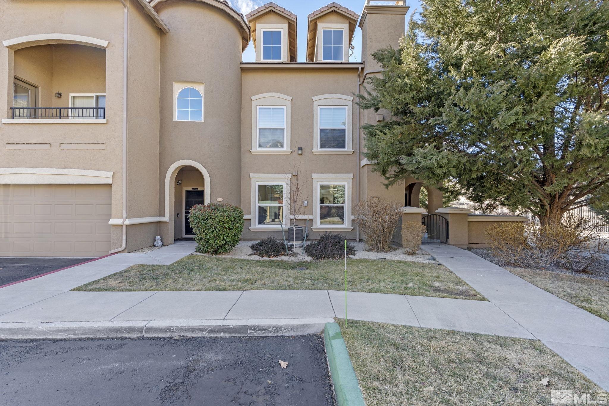 Browse active condo listings in PALISADES NORTH