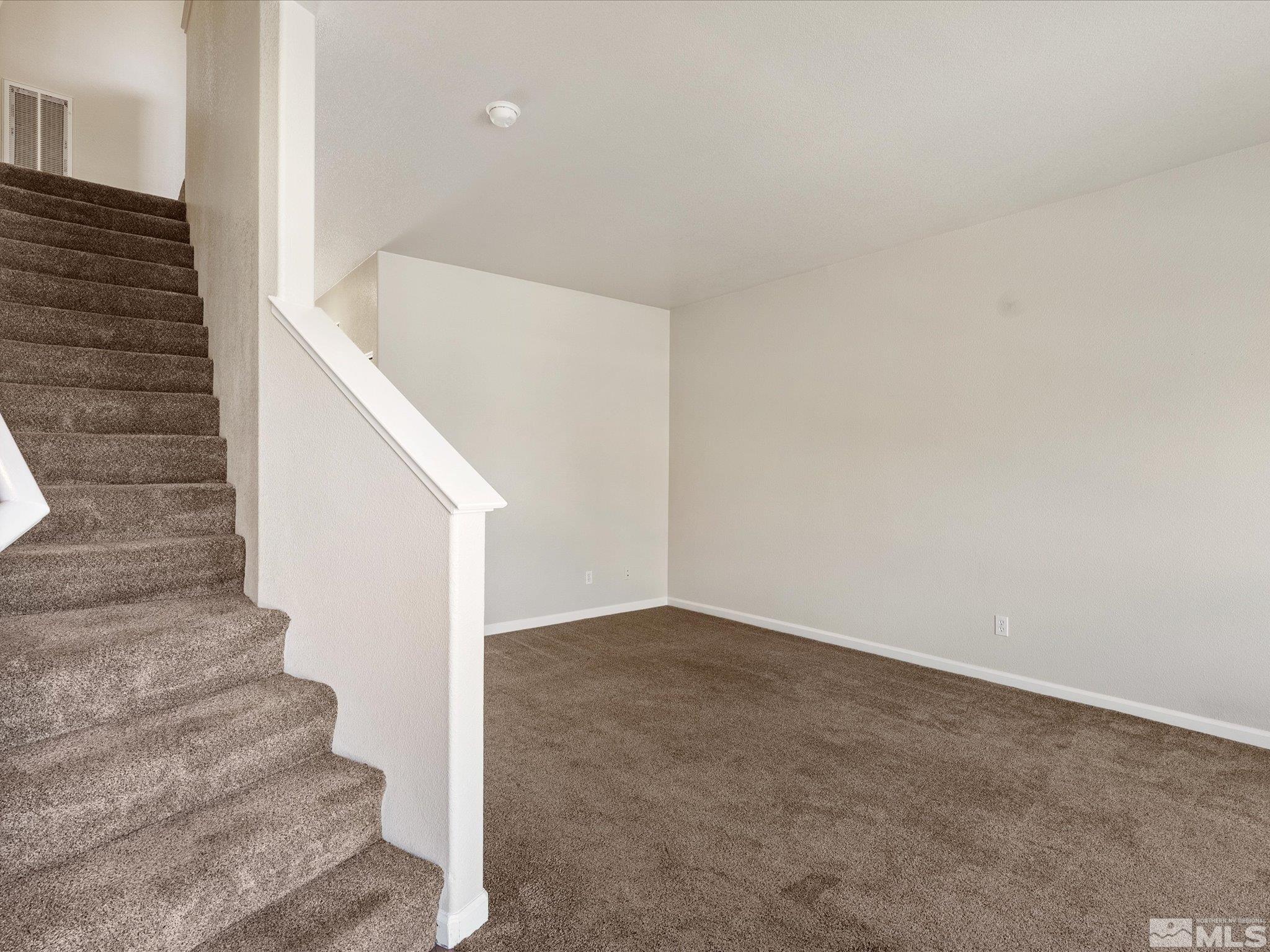 Photo #2: 250005574 Listing 