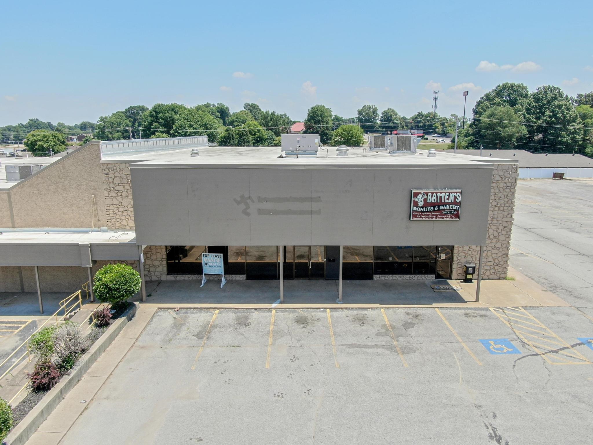 1705 W KINGSHIGHWAY PARAGOULD PLAZA Paragould, AR