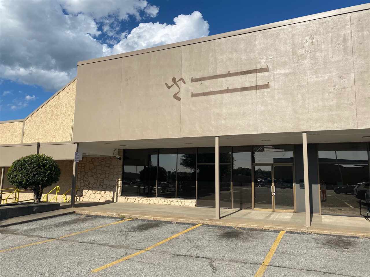1705 W KINGSHIGHWAY PARAGOULD PLAZA Paragould, AR