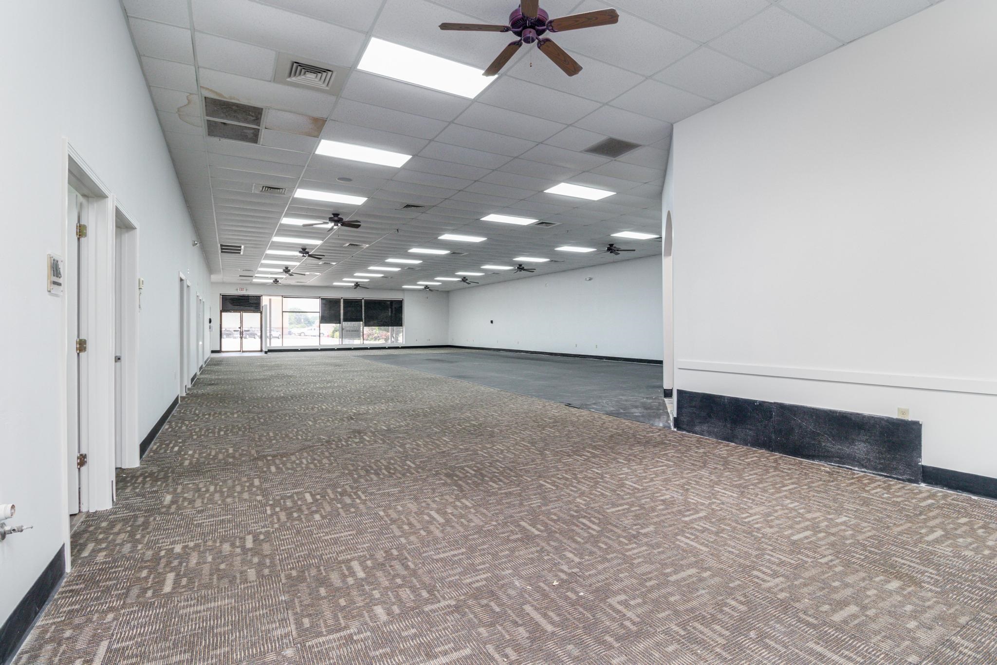 1705 W KINGSHIGHWAY PARAGOULD PLAZA Paragould, AR