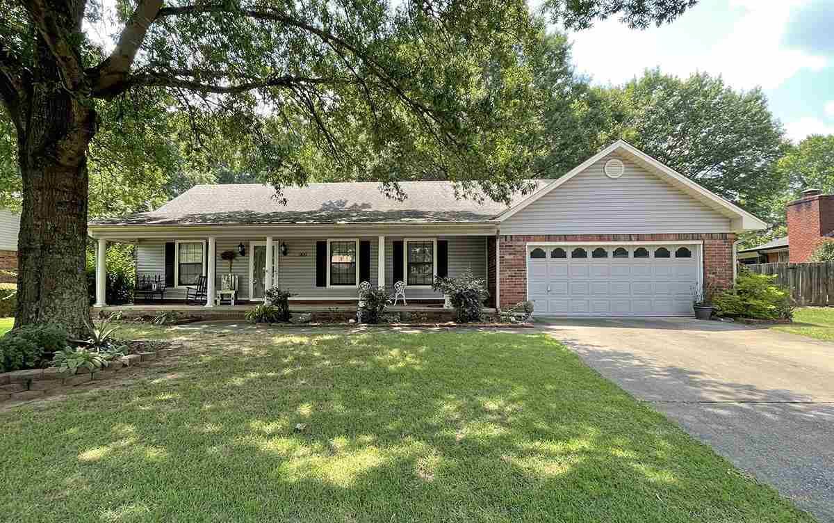 909 Heather Circle