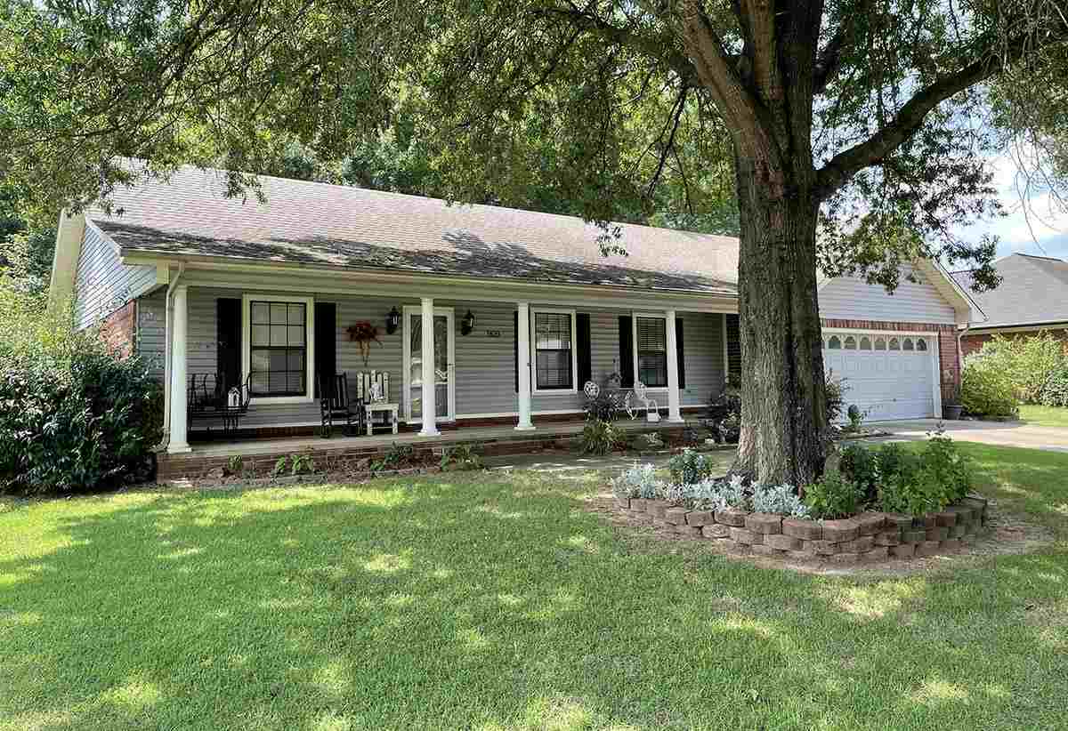 909 Heather Circle