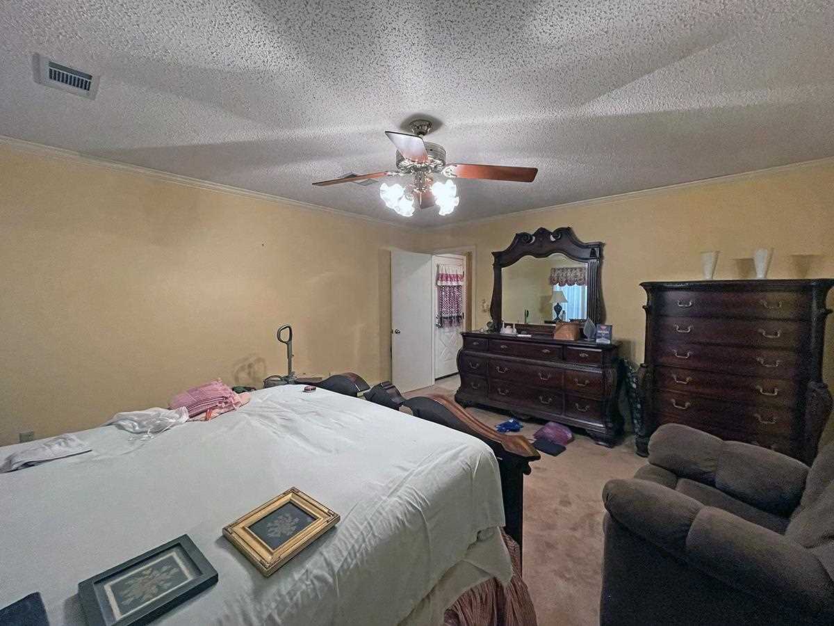 909 Heather Circle
