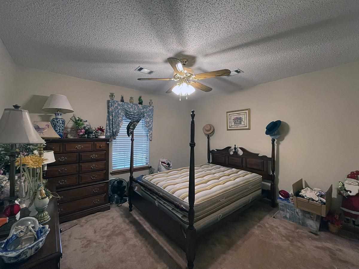 909 Heather Circle