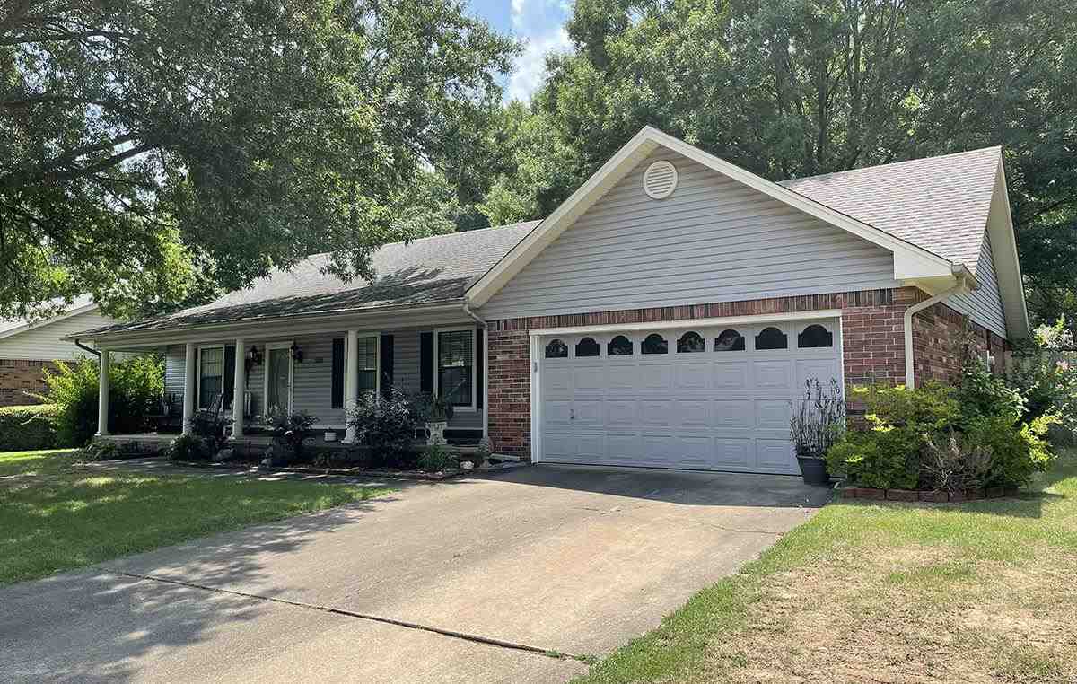 909 Heather Circle