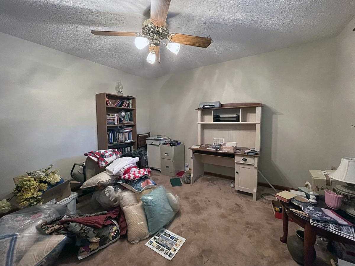 909 Heather Circle