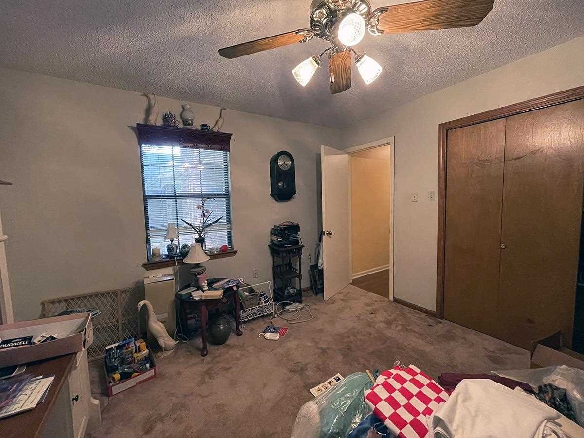909 Heather Circle