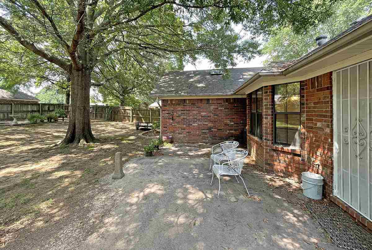 909 Heather Circle